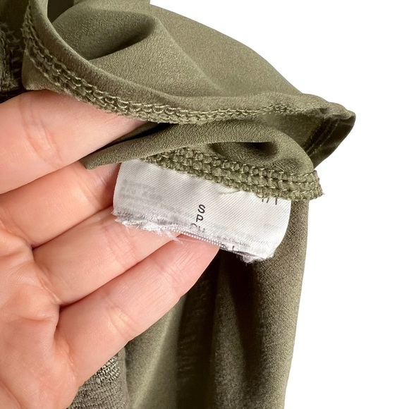 Banana Republic Green Mixed Media Rounded Hem Sleeveless Blouse - Picture 7 of 8